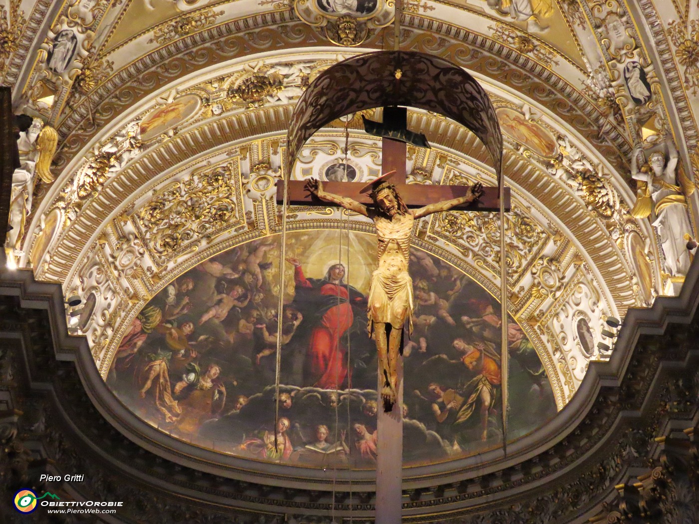 06 Santa Maria Maggiore, Crocefisso e Maria Assunta in cielo.JPG